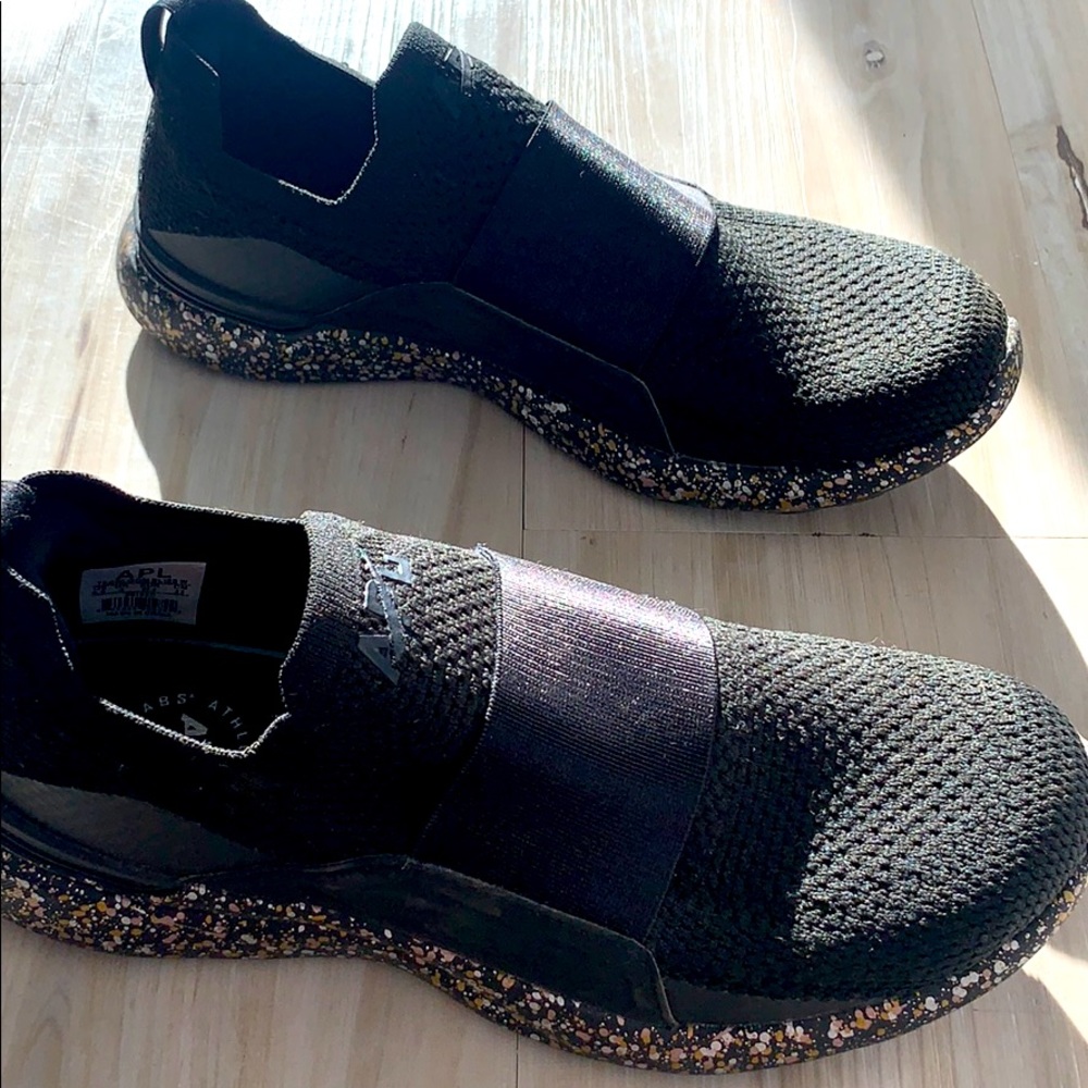 APL all black with marbled souls. Worn once
